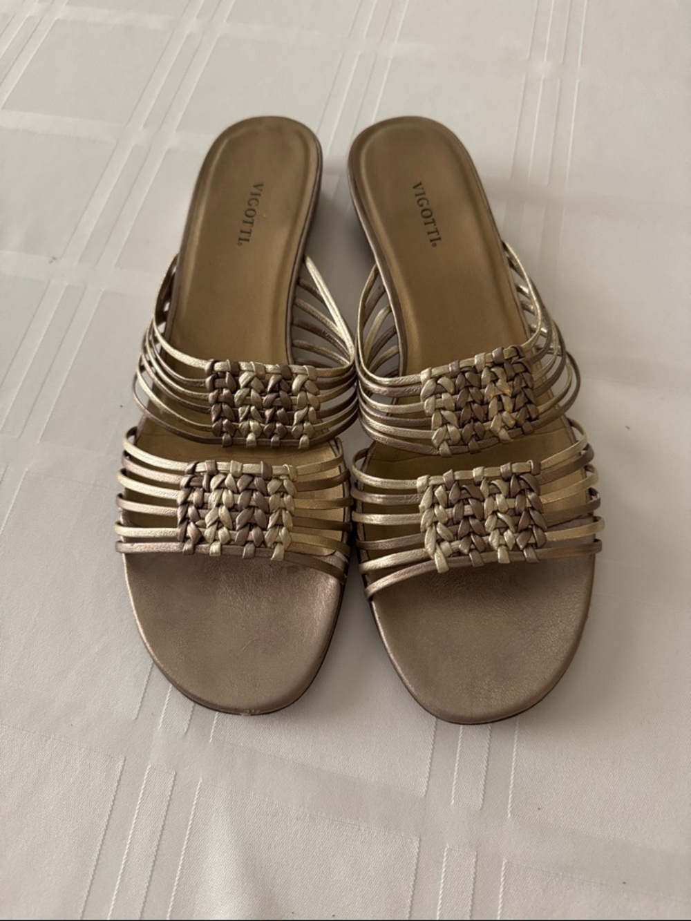 Gold and copper woven dressy Vigotti sandals size 11 Narrow